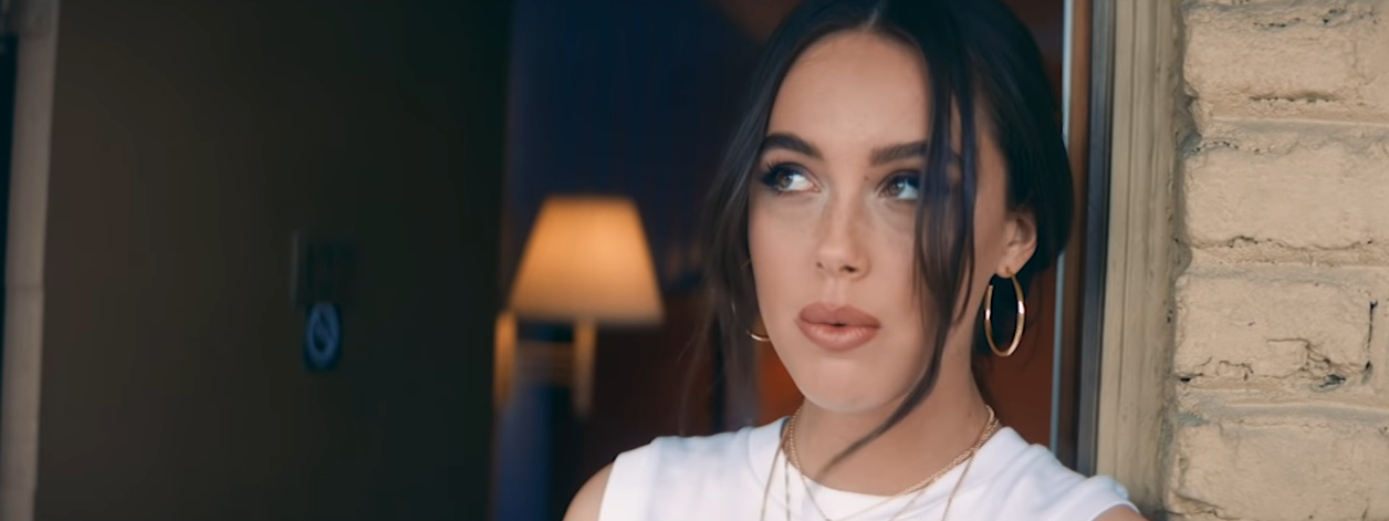 Bailey Bryan Premieres New Video Perspective - Stars and Guitars