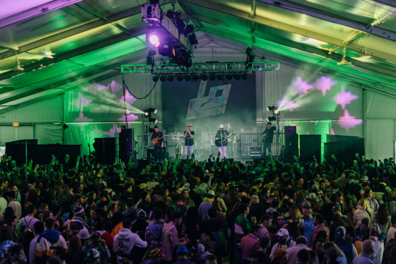 mardi gras stl tent